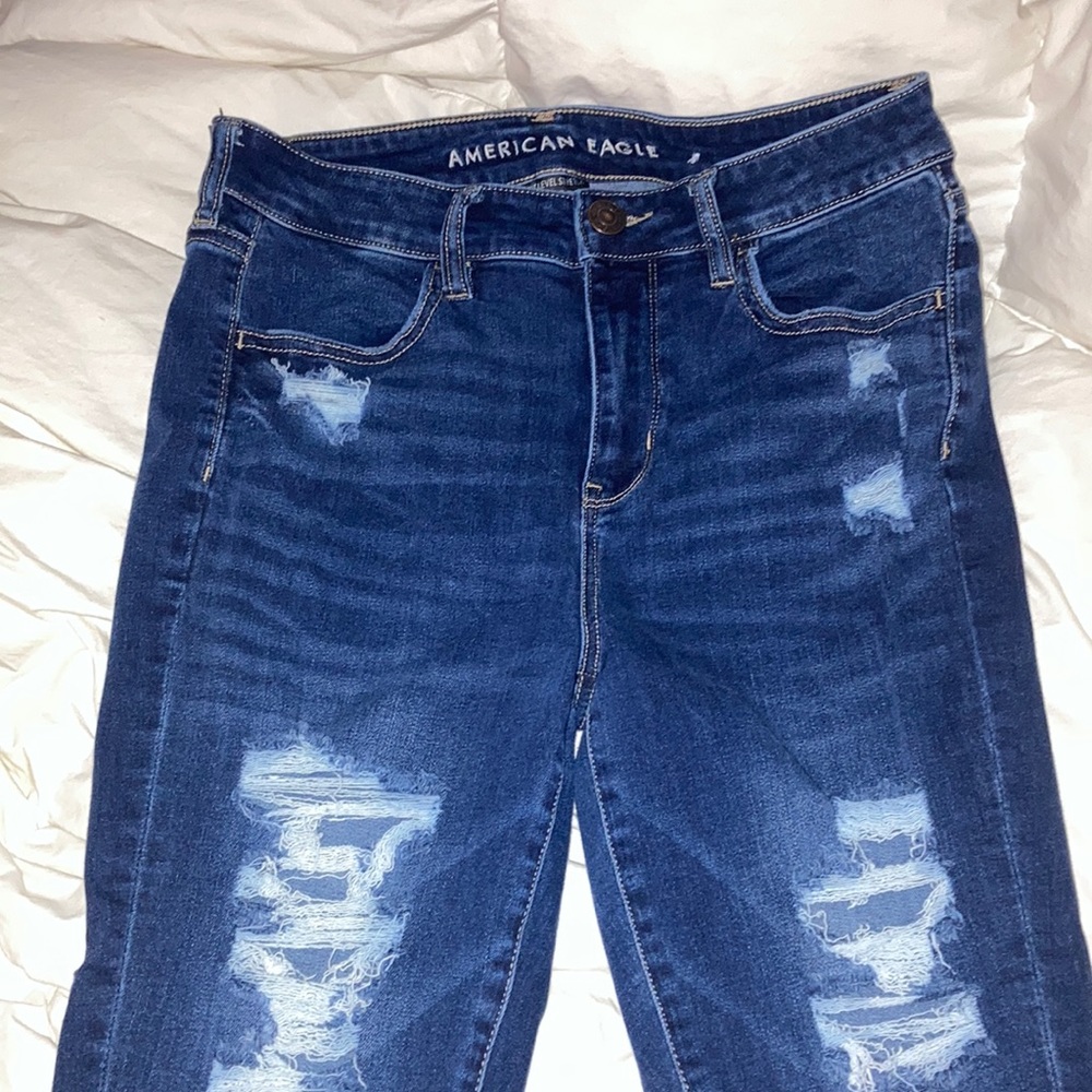 American Eagle hi rise begging.